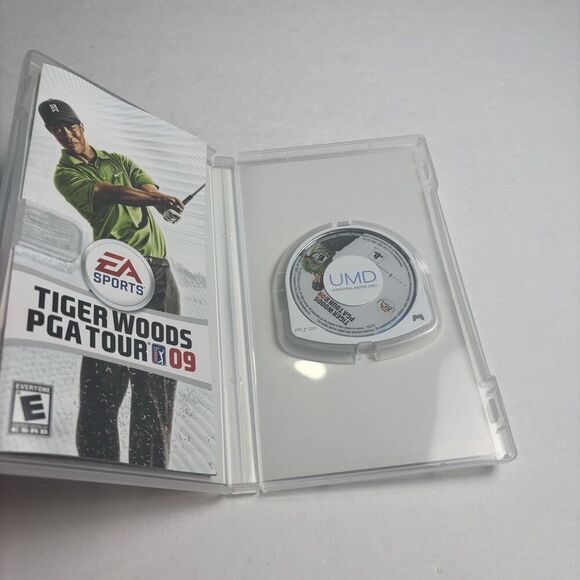 Tiger Woods PGA Tour 09 (Sony PSP, 2008) Complete CIB - Picture 2 of 5